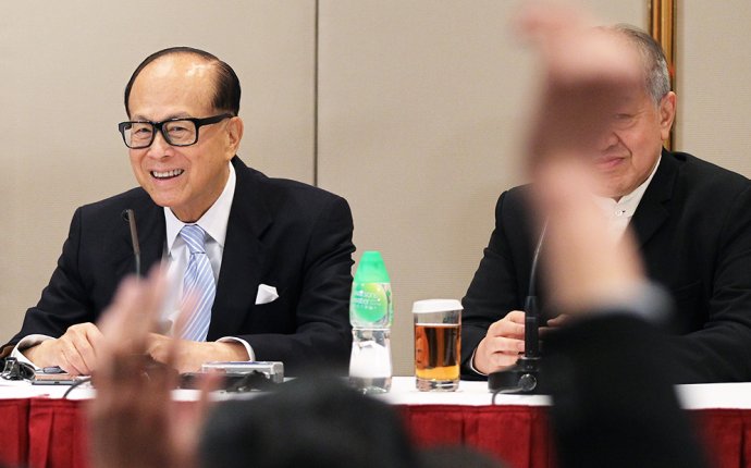 Li Ka-shing boosts bitcoin investments amid currency crackdown in