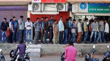 People queue outside an ATM of State Bank of India to withdraw cash in Ahmedabad, India, November 27, 2016. REUTERS/Amit Dave - RTSTI0C